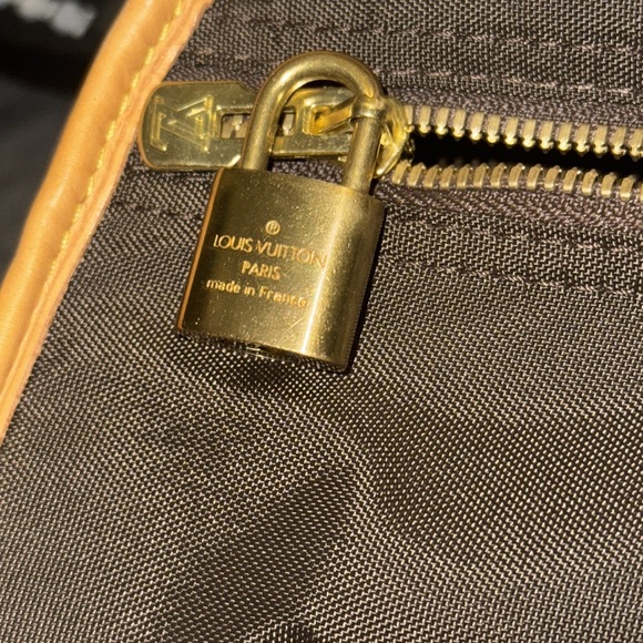 Louis v suit bag - Picture 4 of 5
